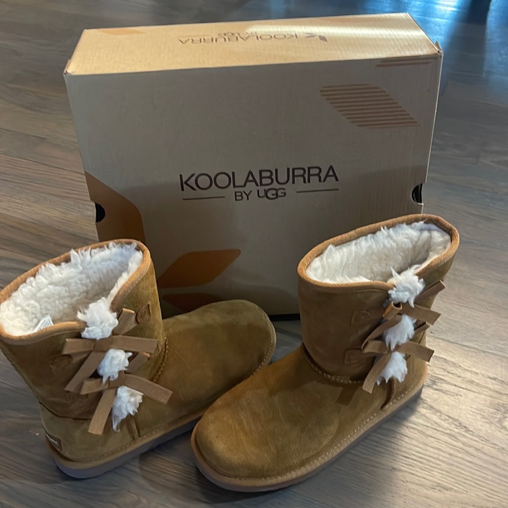 Koolaburra boots girl size 4 Like new worn once